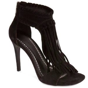 Like New never worn Chinese Laundry- Santa Fe a split Sandal